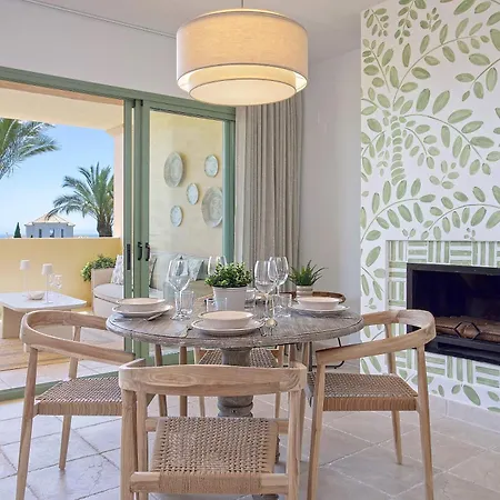 Genteel Flamingos Golf