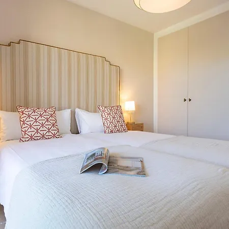 Genteel Flamingos Golf