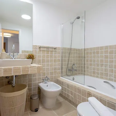 Genteel Flamingos Golf