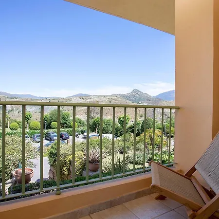 Genteel Flamingos Golf 公寓 埃斯特波纳